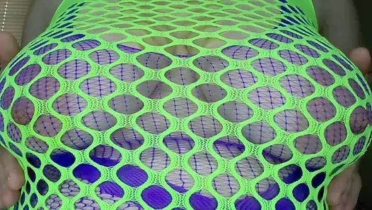 Neon yeşil file orta yaşlı seksi sürtük büyük mavi dildo alıyor - ıslak amcık esnetme ve kremsi orgazm