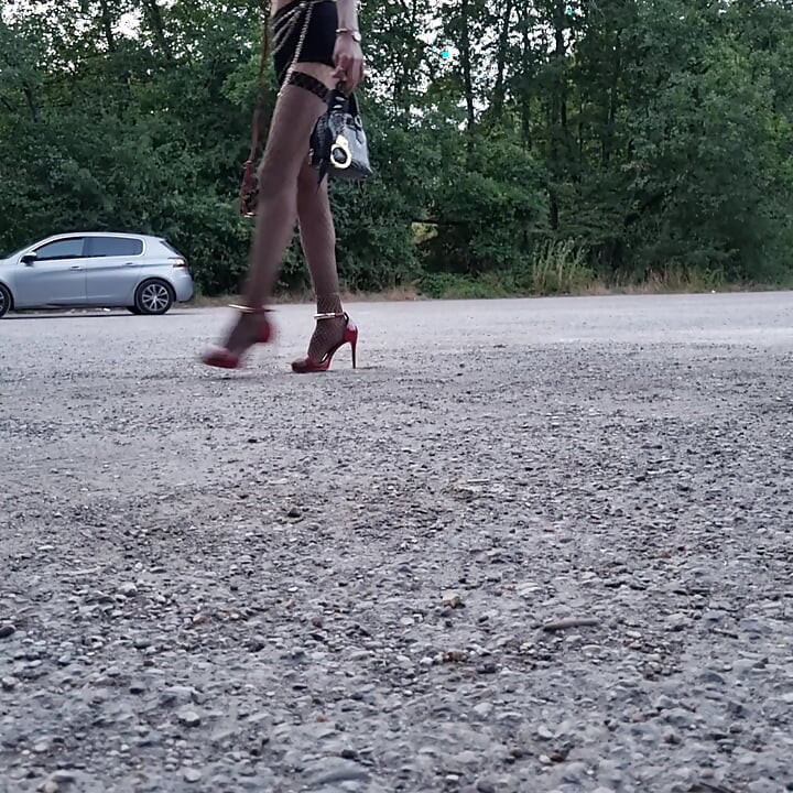 SchooL-Lehrerin❣️prahlt auf dem Parkplatz von La Faisanderie. [⁵Jul²⁶] ²⁰h ²³h VaneSsaBiTCHx PariSChienneTrvprod⁹¹