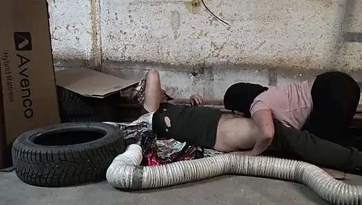 Nymphomanisches mädchen hat sex mit einem pleite-hintern auf der straße in New York City