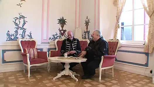 Немецкий БДСМ - Милфа в качестве раба