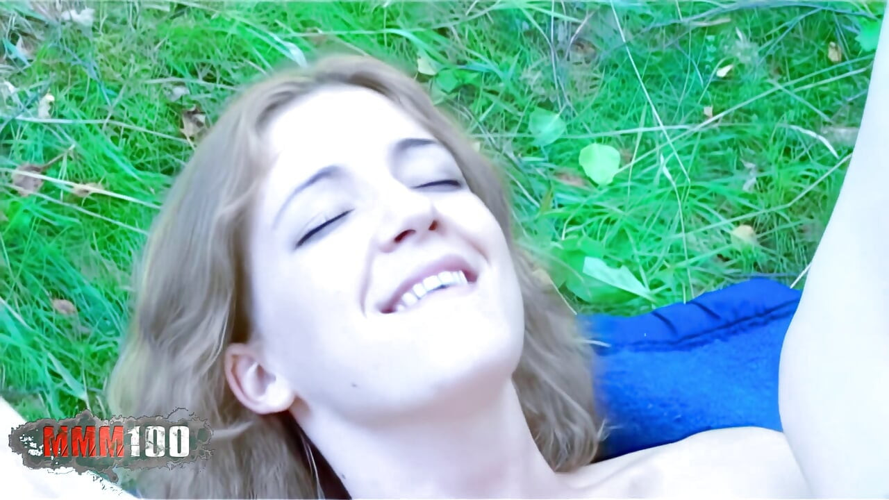 Axelle Laroche European Blonde - Sesión hardcore de anal y mamada al aire libre