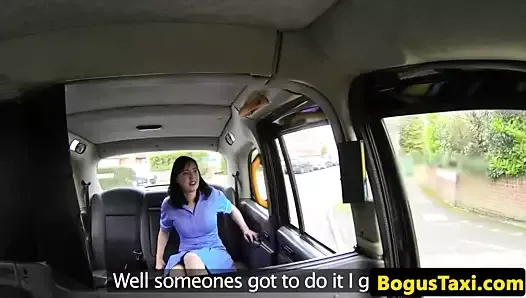 Brit taxi pielęgniarka głębokie gardło cabbies cock