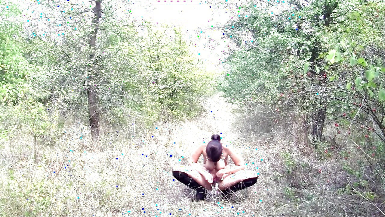 Nô lệ Tih bị trừng phạt để đi bộ khỏa thân