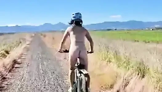 Misstaiwan riding in public with her nude body