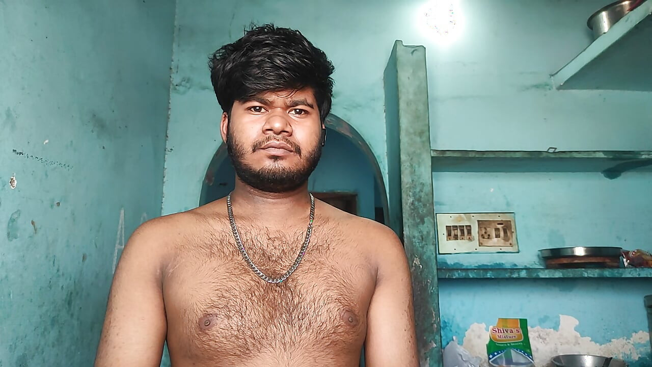 ALONE AT HOME FULL MOVIE ( HINDI AUDIO