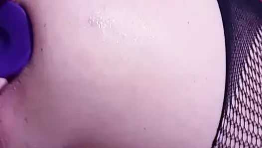 Büyük götlü trans kadın gotik kız tarafından götten sikiliyor