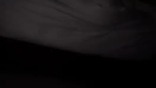 Gecikmeli bir uçuş sonrası üvey oğul ve üvey anne otel odasında