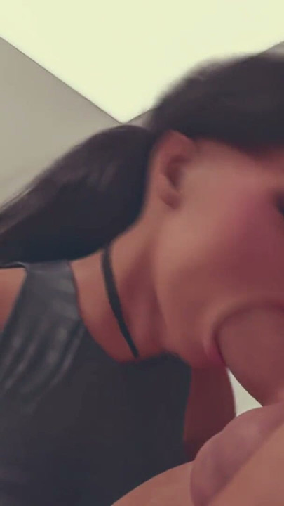 Dobermanstudio Diana episode 1 lækker hot utro røv der sluger cum fra sort i omklædningsrummet sød røv der sluger cum | Klip 1