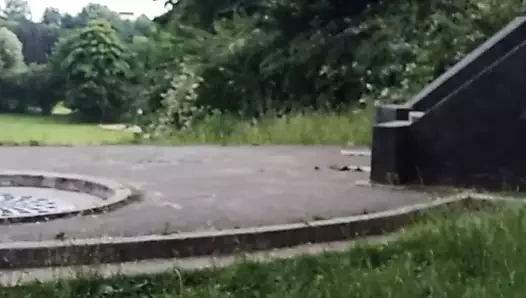 Bir yetiştiriciyle tanışın, duşla değil. parkta kriko