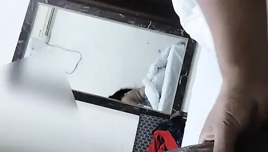 Muslimische seema betrügt mit ehemann, um hinduistischen freund schwanz zu lutschen