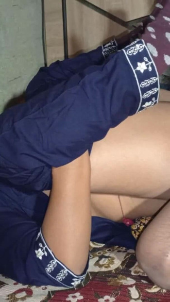 Detik mendegup daripada "adik tiri video awek desi India"