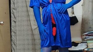 Kigurumi 娃娃与蓝色和红色