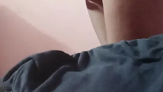 Hintli adam kendi yarağıyla götünü sikiyor