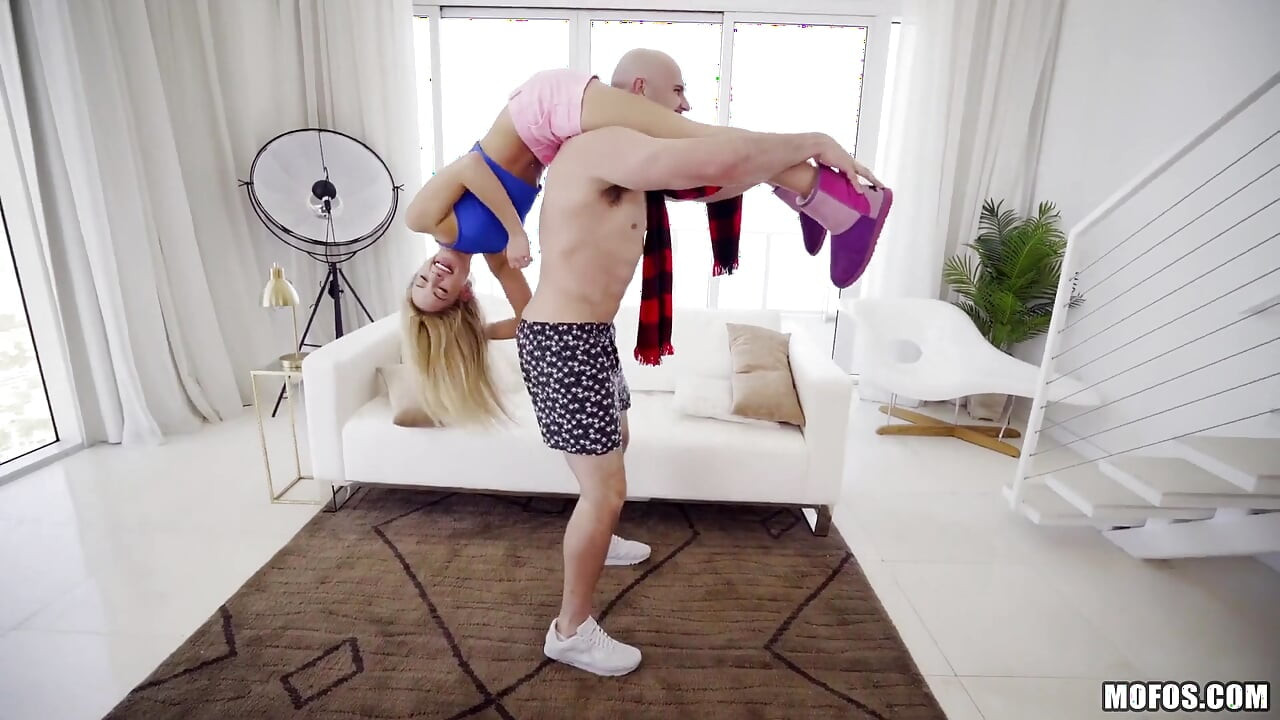 Dont Break Me - Cute Blonde Spinner Khloe Kapri Has No Fear, Even When It Comes to Jmac's Massive Cock