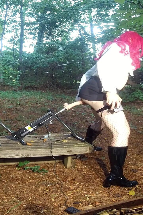 Fucking Machine Plundering Crossdresser Ass