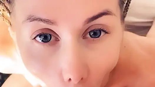 Милашка проснулась с мясистым членом в глотке