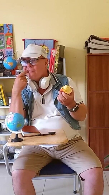 Ikoniskt ögonblick från "TORCELINI. Skola. Geografilektion 2. Kontinenter. FULL VIDEO"