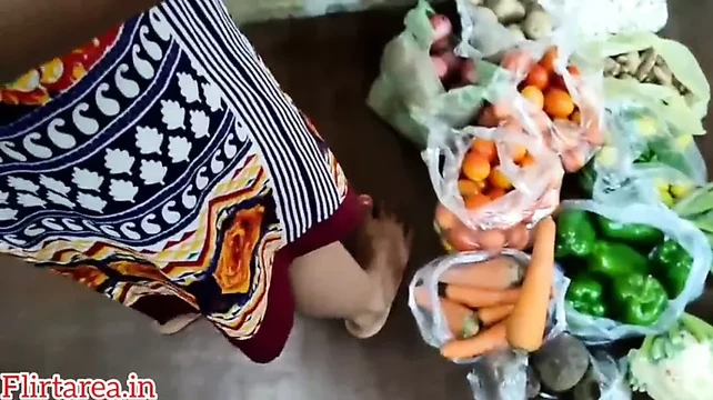 Sabji Bechene Bali Ko Chacha Ne Gand Maar Li