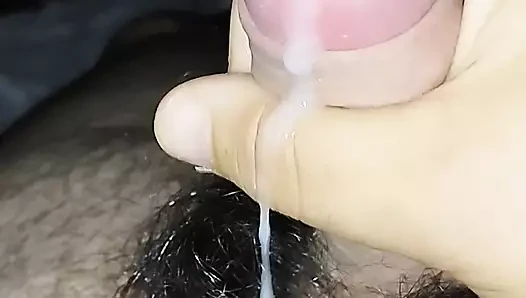 Çok adam mastürbasyon yapıyor ve boşalıyor