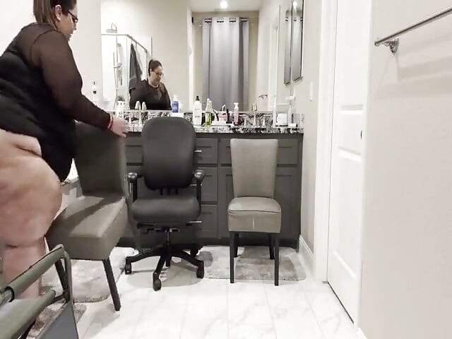 Luxe em Lingerie: Plump Paradise Tight Chair Tease (sd)