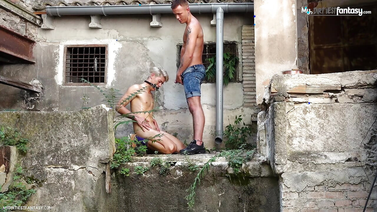Fetish kaki bdsm kencing dan sepong kontol