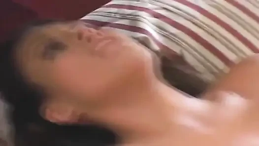 Büyük memeli esmer orta yaşlı seksi kadın yoğun sikiş seansı sonrası döl damlıyor