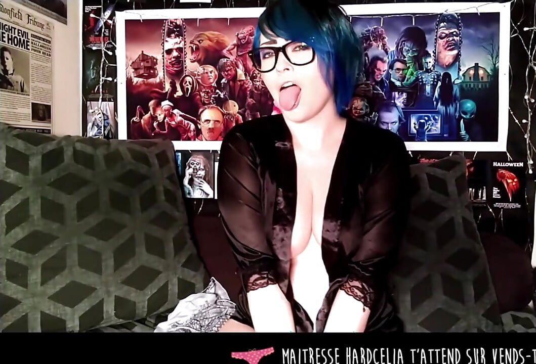 Vends-ta-culotte - Express tasting of your cum with a beautiful French dominatrix