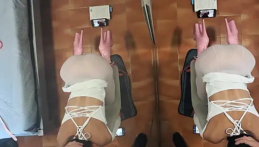 MILF gefesselt in einem Stuhl und in Mund und Muschi gefickt