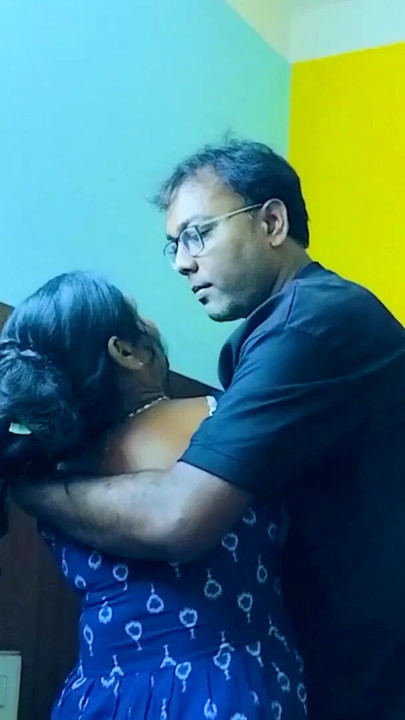 AC mechanic ne hot bhabhi ka chut chatke chut fuck kiya or bhabhi ka mal nikala(guder ros chata) | Clip 1