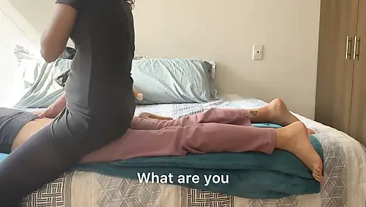 Tetanggaku ngajarin aku gimana caranya jadi lesbian hot