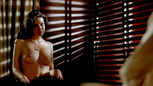 Soraia si insegue in topless in un film