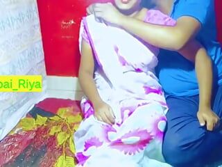 Indyjska macocha ofiarowała swoje duże piersi swojemu gorącemu pasierbowi i cieszyła się ostrym seksem - hindi sexy audio