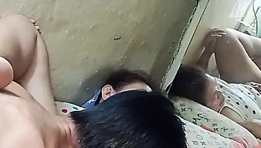 Pemakan memek .enak bangert jilat memek lagi