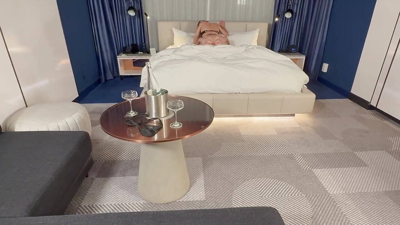 Marido atrapa esposa follando con otro hombre, se sienta a mirar, luego se une en / doble preñada / segundos descuidados