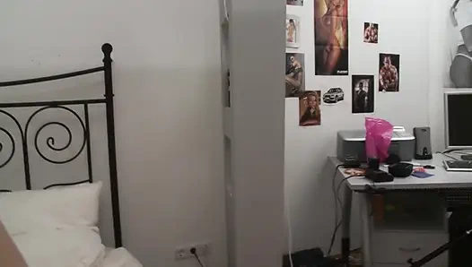 Мачеха сосет член и принимает сперму в рот