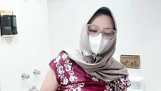 Фонтан девушки в платье батик дастер