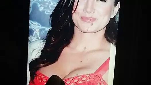 Gina Carano'ya boşalıyor