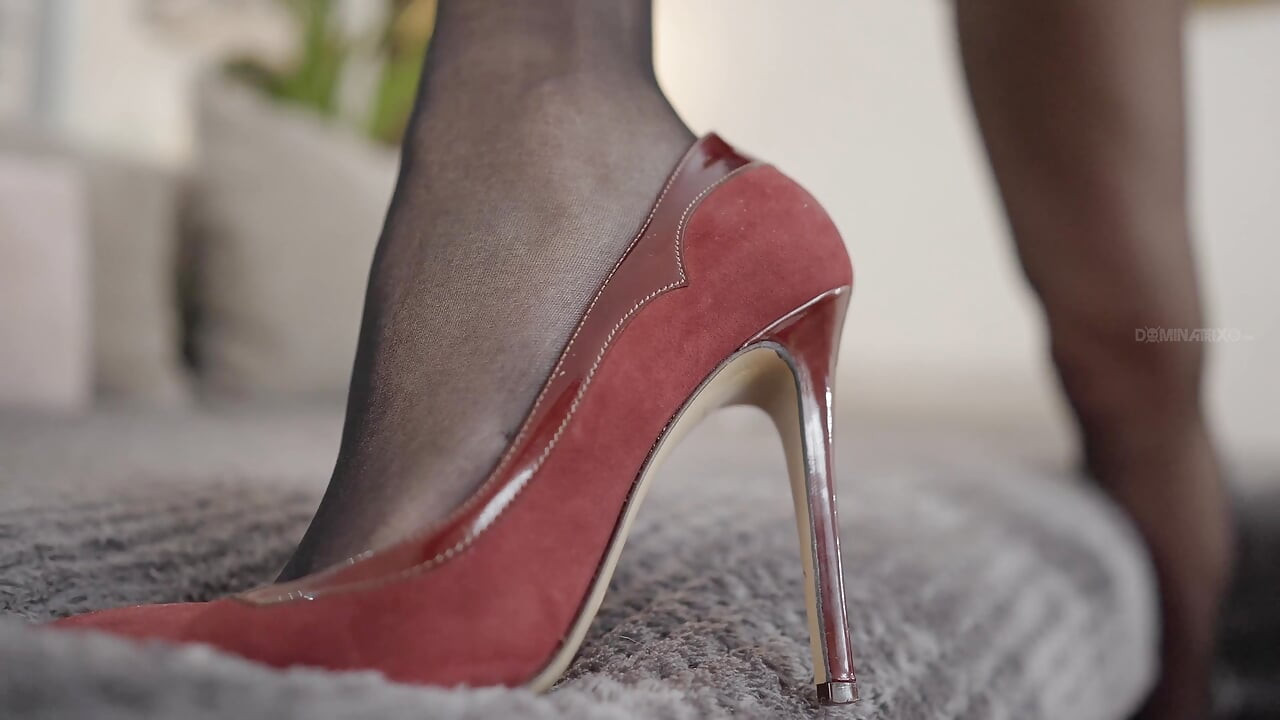 MILF Feet in Nylons!