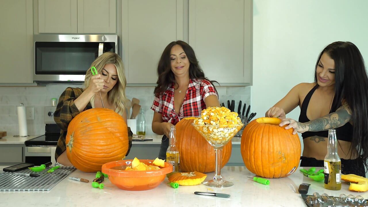Kiki Mariah_970 evelin carve pumpkins nacktfotoshooting Nach