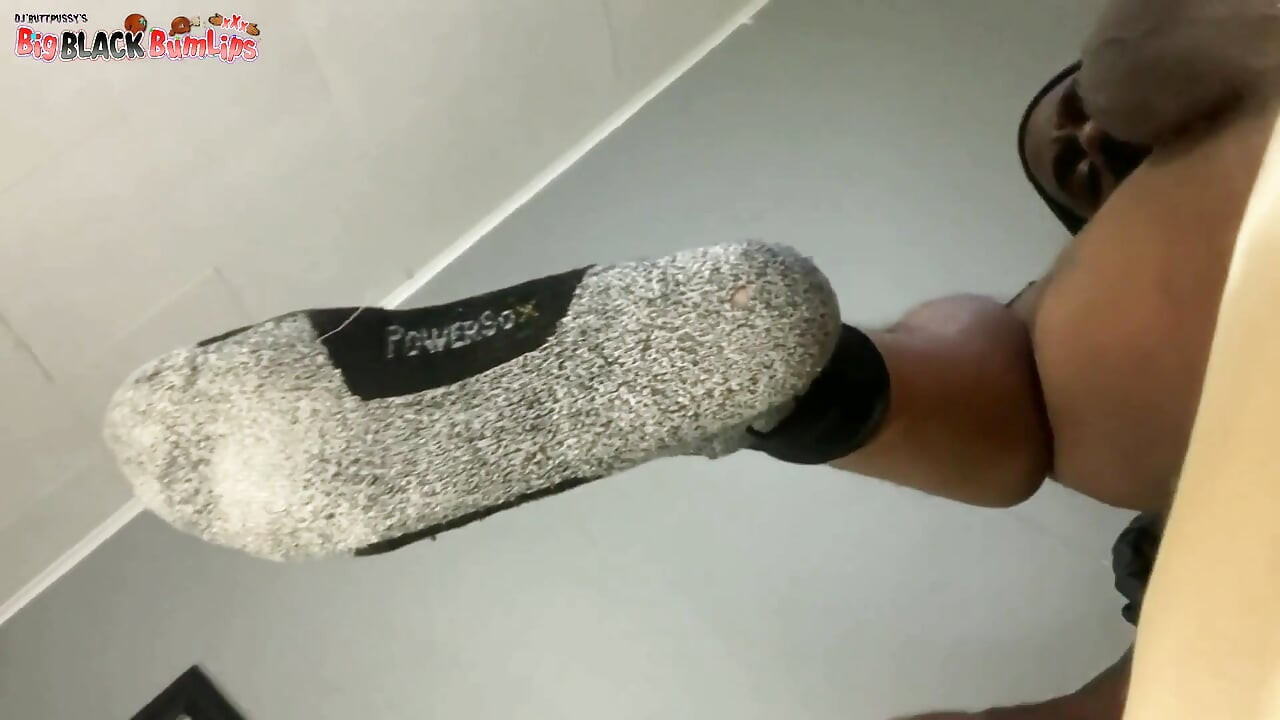 Zwart krijgt kontlips voor Kerstmis! Met in de hoofdrol DJ Buttpussy