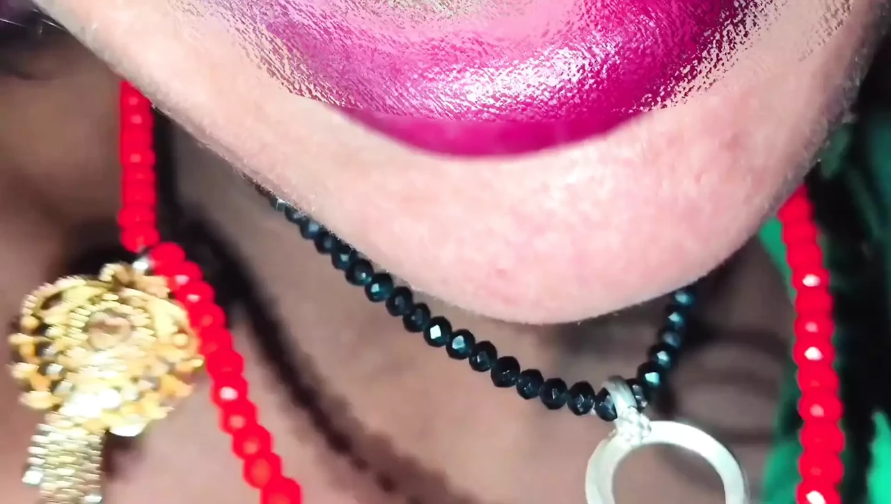 Nai naweli dulhan ko uski boobs se doodh  apne Lund pe gira ke uske sath makan malik ne hard sex kiya an chudai Kiya Hindi audio