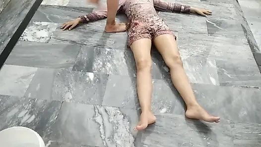 Pasutri India lagi asik bersenang-senang di rumah