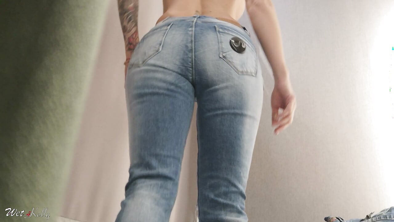Girl in Jeans Love to Masturbate in Fitting Room
