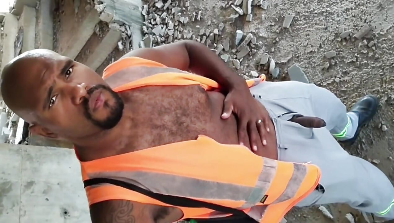 Après le travail, je me suis arrêté sur le chantier pour jouir