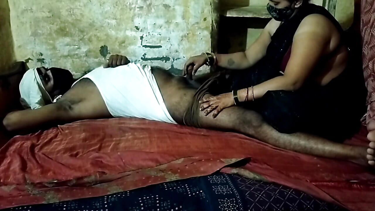 אישה טרייה ויפה נשואה בוגדת בסקס! סקס עם בחורה הודית לוהטת