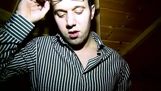 Cewek seksi rambut pirang menggoda kontol di dalam mobil mewah