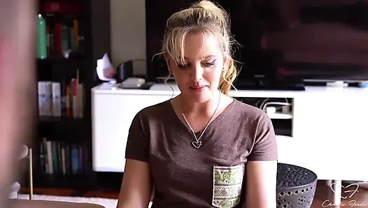 Kötü kız Charlie Forde, Logan Stapleton