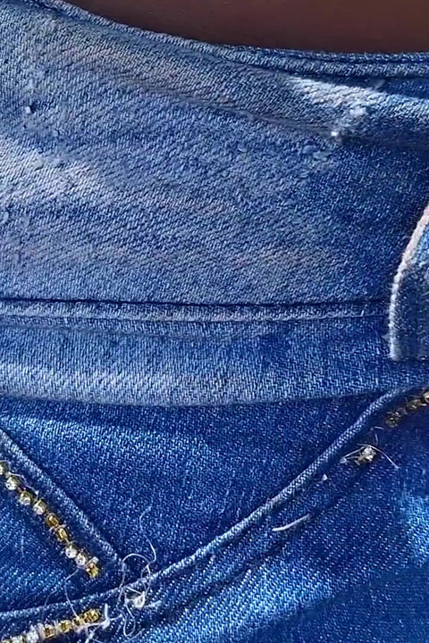 Venha foder essa puta, ela está dando bolas para todos no bairro