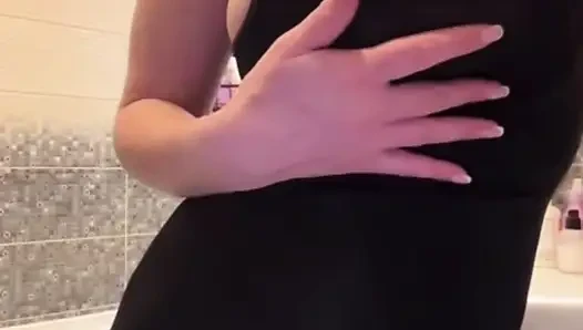 Üvey annem parmaklarıyla götünü sikiyor