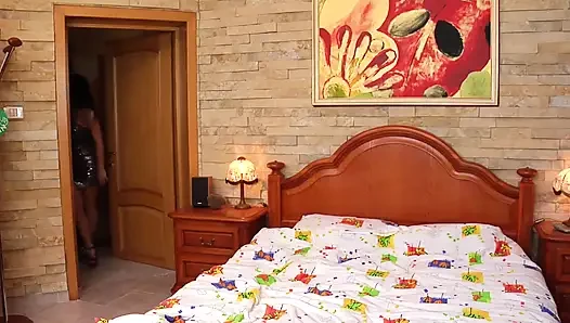 Honey Demon'un Baştan Çıkarıcı Poposu Eylemde